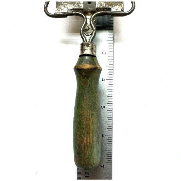 VTG. Potato Masher and Noodle Cutter w/Green Handle-Wire Wisk Twisted Handle - Picture 5 of 5